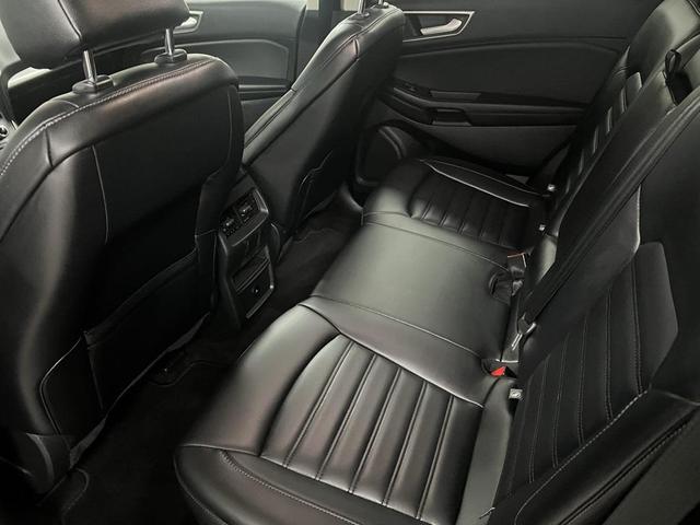 Photo of 2024 Silver Metallic Ford Edge