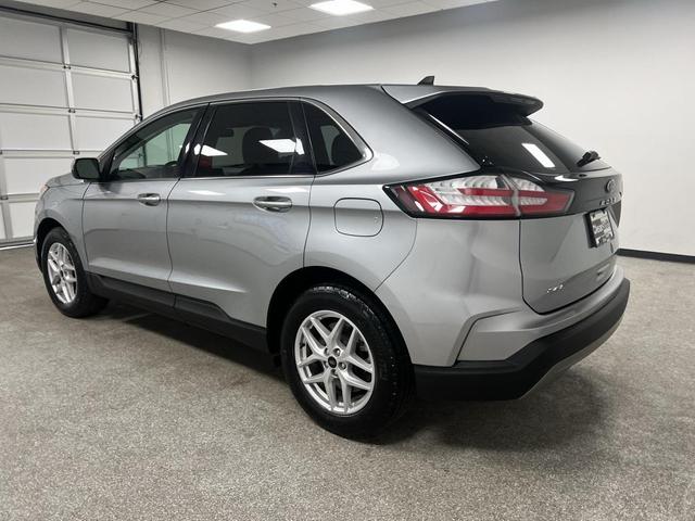 Photo of 2024 Silver Metallic Ford Edge