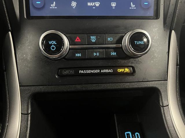 Photo of 2024 Silver Metallic Ford Edge