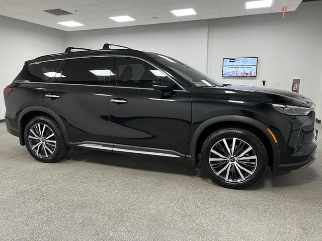 Photo of 2024 Mineral Black INFINITI QX60