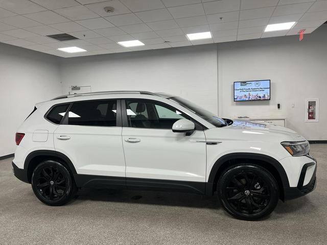 Photo of 2022 Pure White Volkswagen Taos