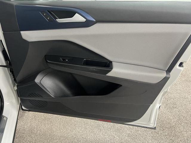 Photo of 2022 Pure White Volkswagen Taos