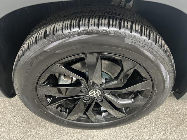 Photo of 2022 Pure White Volkswagen Taos