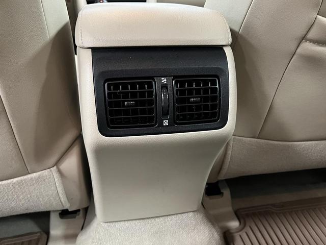 Photo of 2014 Cypress Pearl Toyota Camry