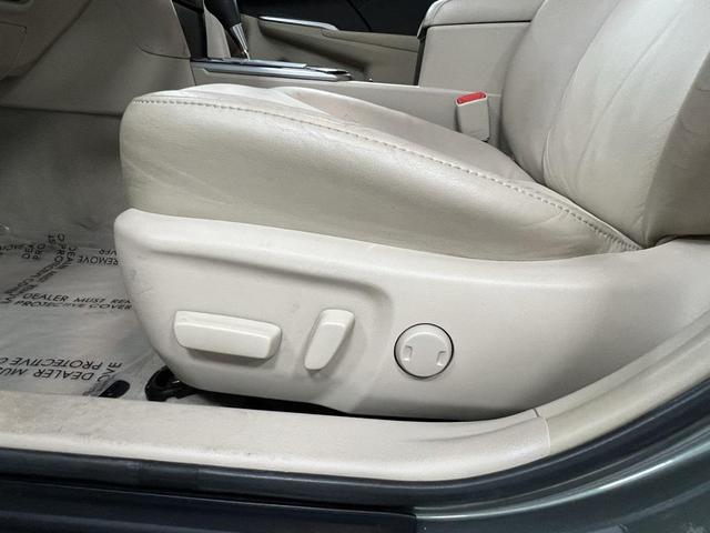 Photo of 2014 Cypress Pearl Toyota Camry