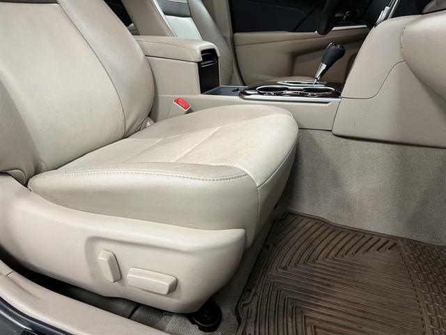 Photo of 2014 Cypress Pearl Toyota Camry