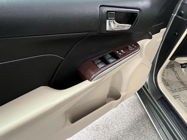 Photo of 2014 Cypress Pearl Toyota Camry