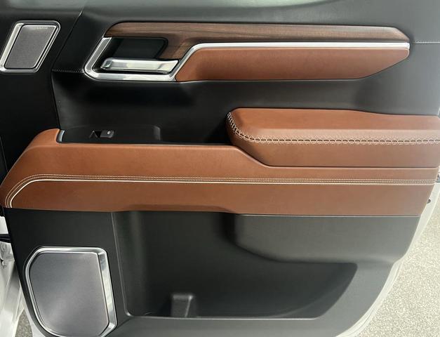Photo of 2023 White Frost Tricoat GMC Sierra 1500