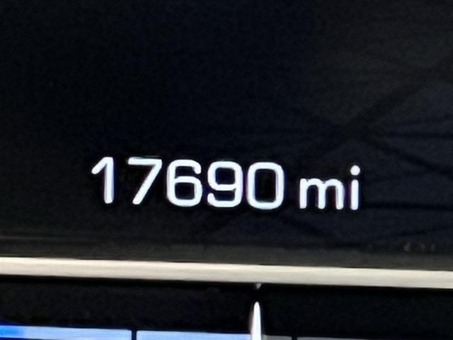 Photo of 2023 White Frost Tricoat GMC Sierra 1500