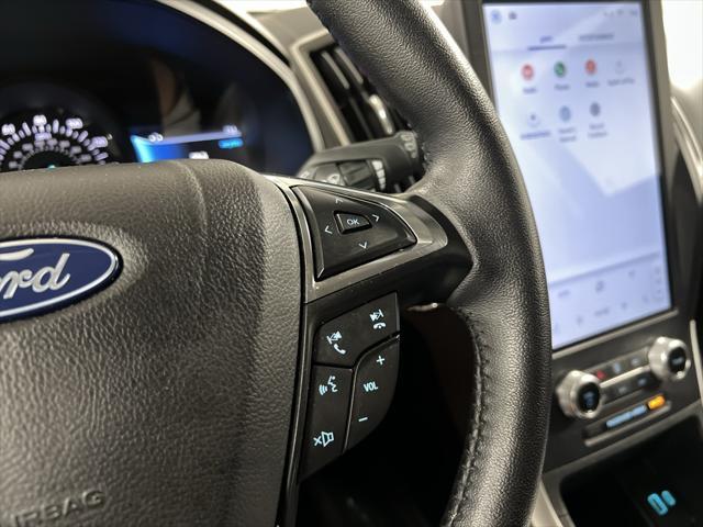 Photo of 2024 Carbonized Gray Metallic Ford Edge