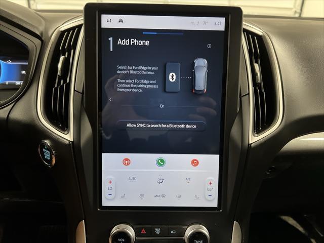 Photo of 2024 Carbonized Gray Metallic Ford Edge