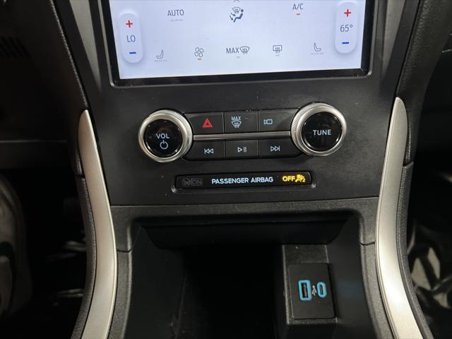 Photo of 2024 Carbonized Gray Metallic Ford Edge