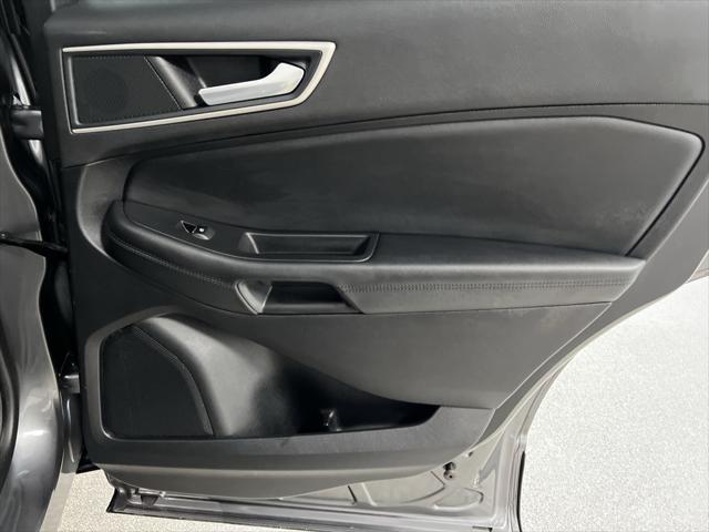 Photo of 2024 Carbonized Gray Metallic Ford Edge