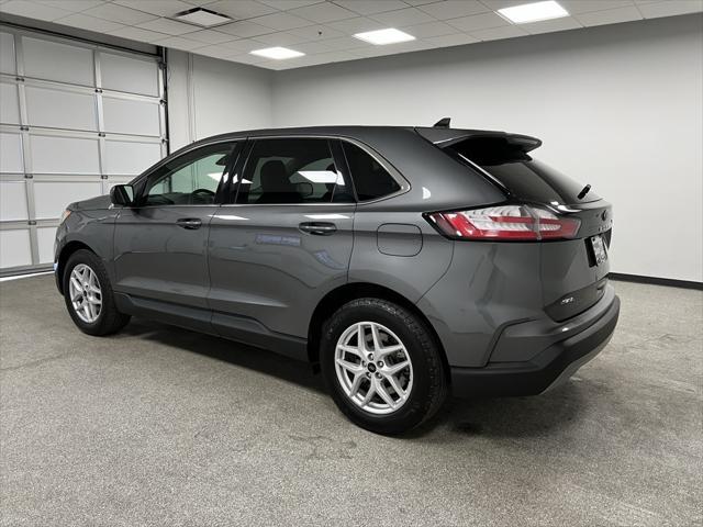 Photo of 2024 Carbonized Gray Metallic Ford Edge