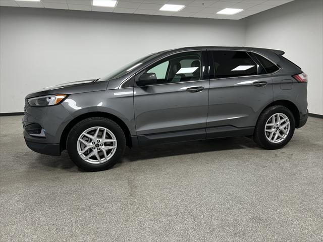 Photo of 2024 Carbonized Gray Metallic Ford Edge