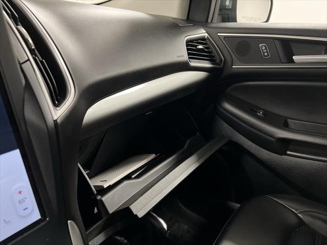 Photo of 2024 Carbonized Gray Metallic Ford Edge