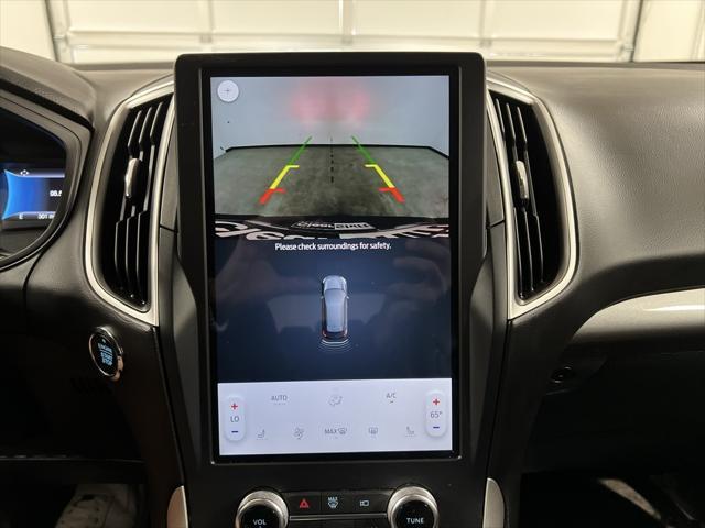 Photo of 2024 Carbonized Gray Metallic Ford Edge