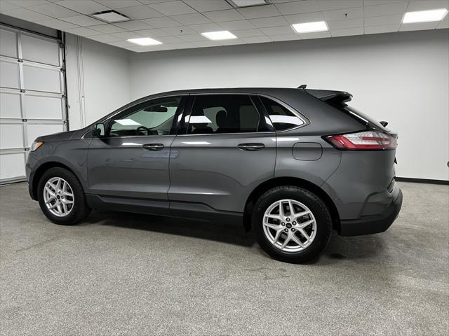 Photo of 2024 Carbonized Gray Metallic Ford Edge