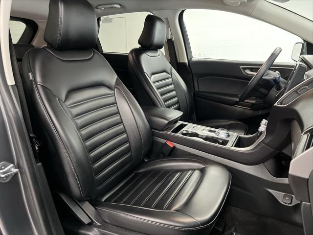 Photo of 2024 Carbonized Gray Metallic Ford Edge