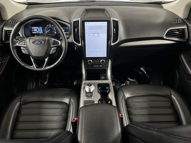 Photo of 2024 Carbonized Gray Metallic Ford Edge