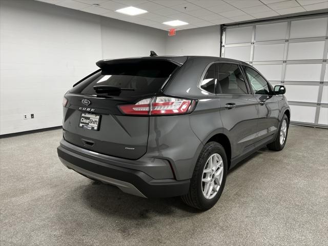 Photo of 2024 Carbonized Gray Metallic Ford Edge