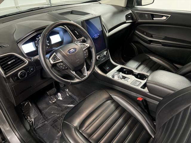 Photo of 2024 Carbonized Gray Metallic Ford Edge
