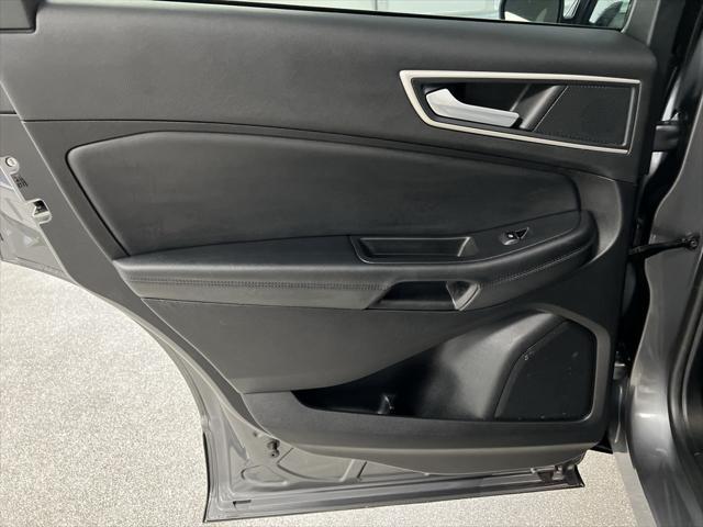 Photo of 2024 Carbonized Gray Metallic Ford Edge