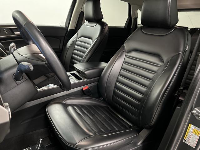 Photo of 2024 Carbonized Gray Metallic Ford Edge