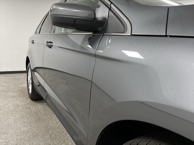 Photo of 2024 Carbonized Gray Metallic Ford Edge