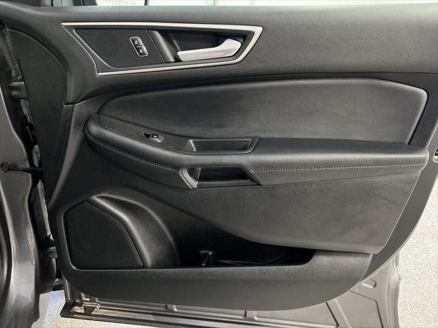 Photo of 2024 Carbonized Gray Metallic Ford Edge