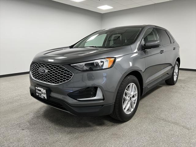 Photo of 2024 Carbonized Gray Metallic Ford Edge