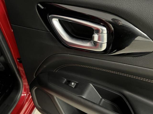 Photo of 2022 Redline Pearlcoat Jeep Compass