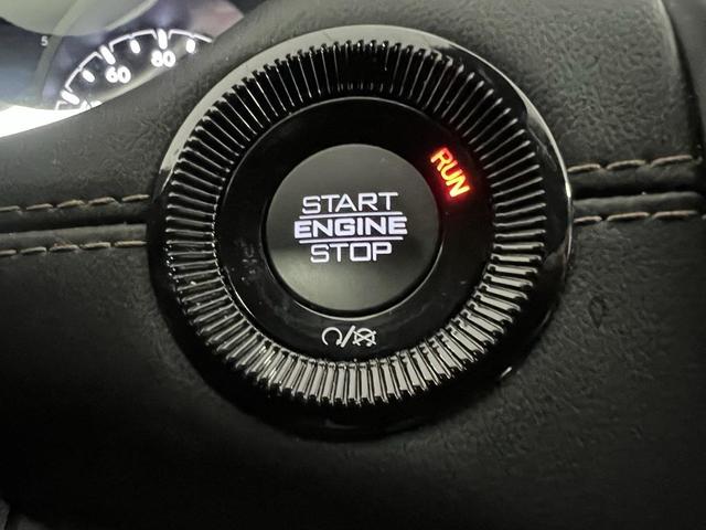 Photo of 2022 Redline Pearlcoat Jeep Compass