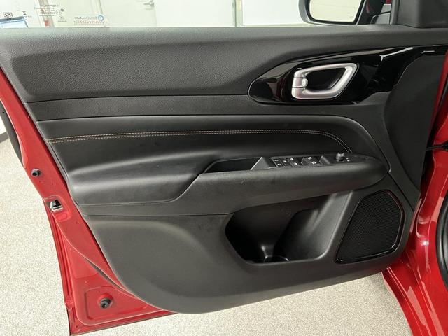 Photo of 2022 Redline Pearlcoat Jeep Compass