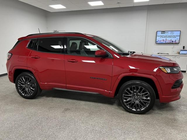 Photo of 2022 Redline Pearlcoat Jeep Compass