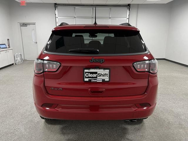 Photo of 2022 Redline Pearlcoat Jeep Compass