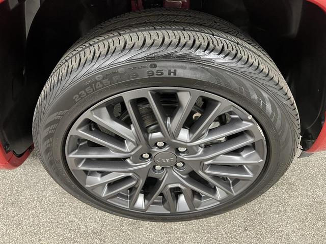 Photo of 2022 Redline Pearlcoat Jeep Compass