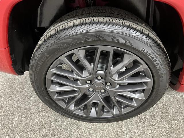 Photo of 2022 Redline Pearlcoat Jeep Compass