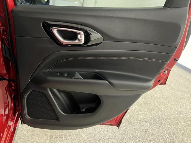 Photo of 2022 Redline Pearlcoat Jeep Compass
