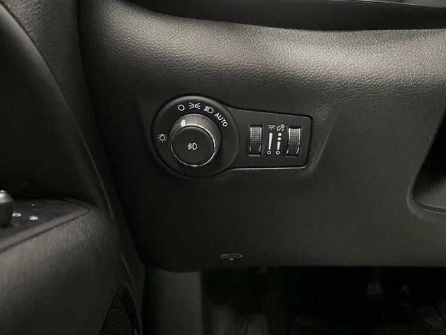 Photo of 2022 Redline Pearlcoat Jeep Compass