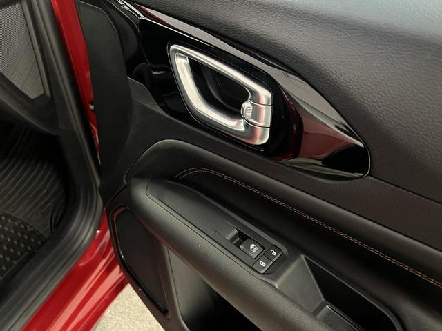 Photo of 2022 Redline Pearlcoat Jeep Compass