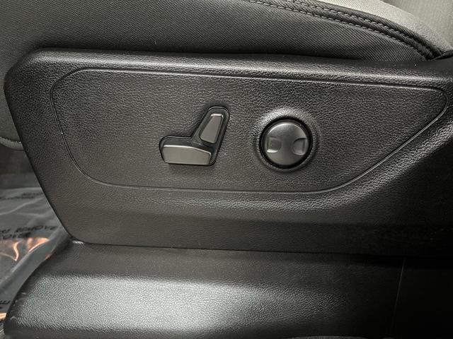 Photo of 2022 Bright White Clearcoat RAM 1500