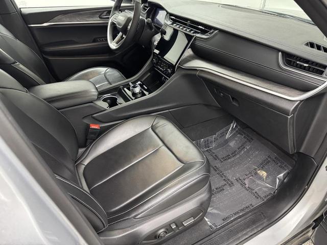 Photo of 2024 Silver Zynith Jeep Grand Cherokee L