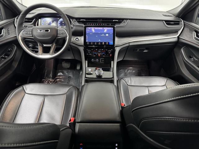 Photo of 2024 Silver Zynith Jeep Grand Cherokee L