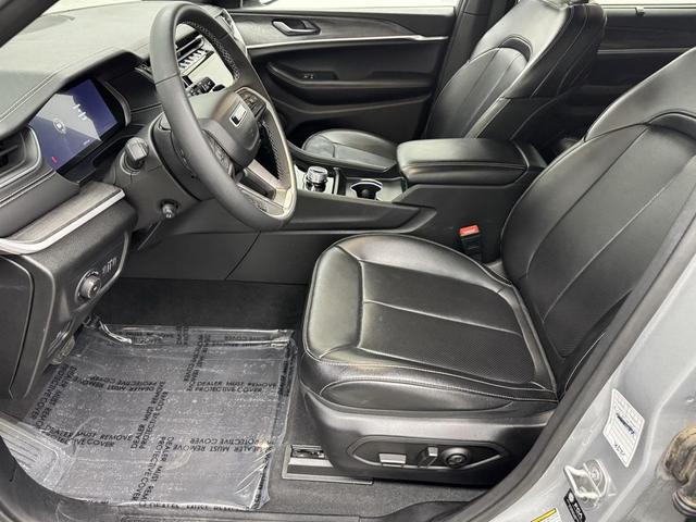 Photo of 2024 Silver Zynith Jeep Grand Cherokee L