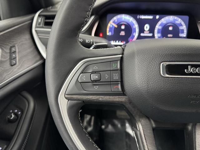 Photo of 2024 Silver Zynith Jeep Grand Cherokee L
