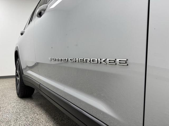 Photo of 2024 Silver Zynith Jeep Grand Cherokee L