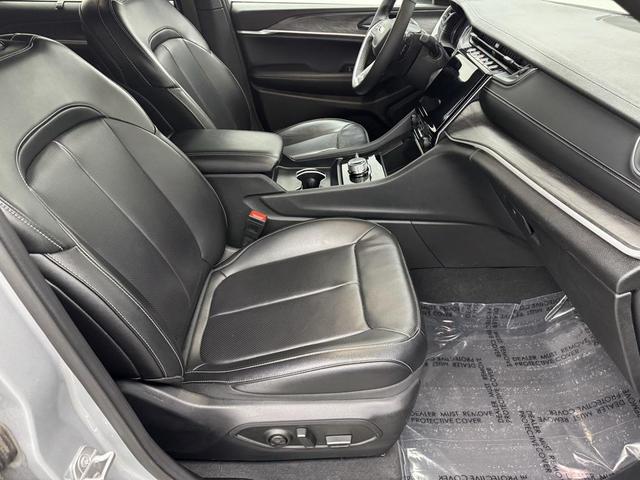 Photo of 2024 Silver Zynith Jeep Grand Cherokee L