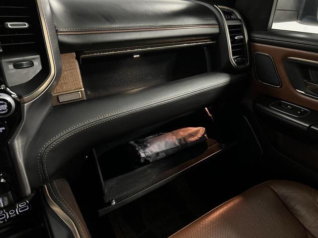 Photo of 2022 Diamond Black Crystal Pearlcoat RAM 1500