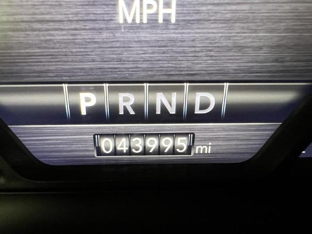 Photo of 2022 Diamond Black Crystal Pearlcoat RAM 1500